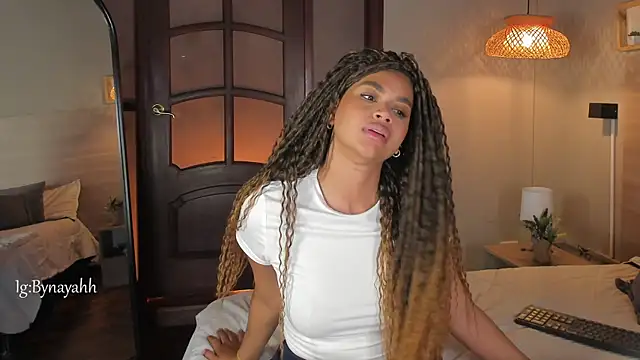nayah__ live cam on StripChat