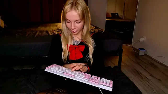 mym4lk webcam