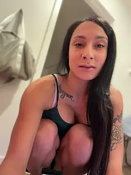 FerrariFrench live cam on StripChat