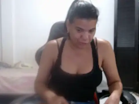 Adriana_0312 live cam on StripChat