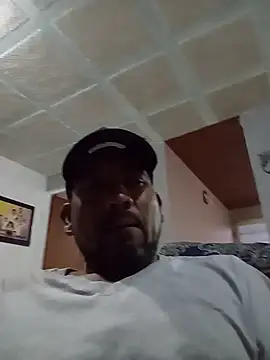 Ernesthot82 live cam on StripChat