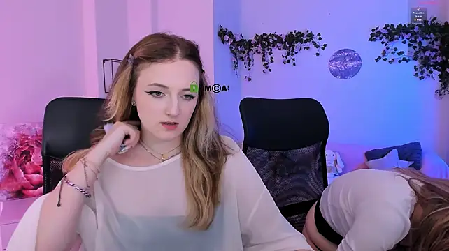 luna_berryy webcam