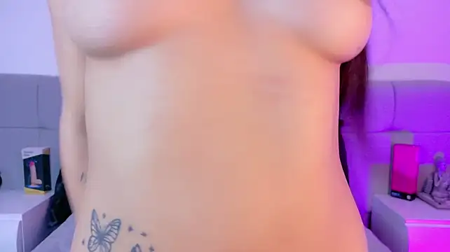 Nicolee_Saint webcam