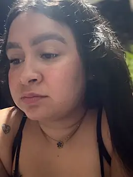 Pretty_Isadora live cam on StripChat