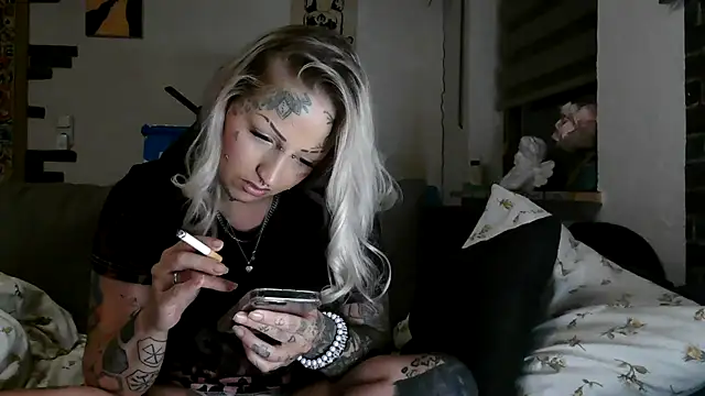 RoxxyInk live cam on StripChat