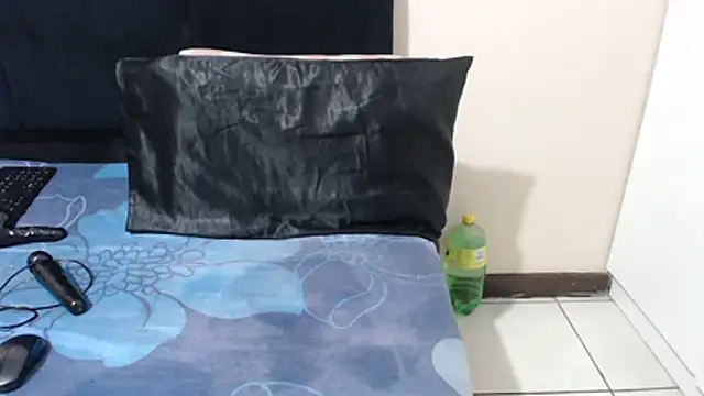 SweetHotBabby18 webcam
