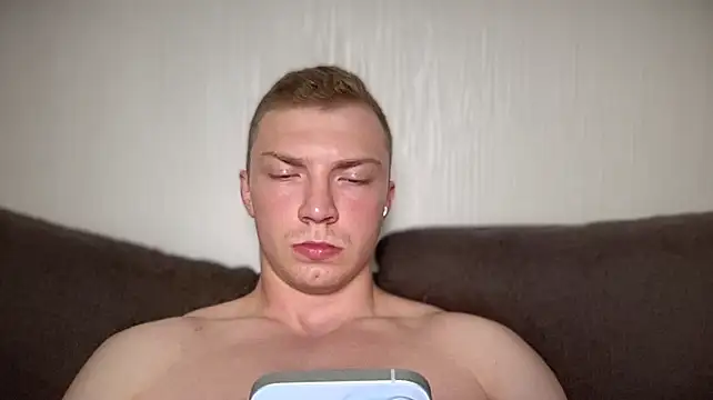 iron__chap live cam on StripChat