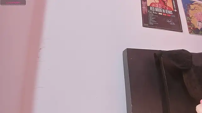 MissCurvyTop webcam