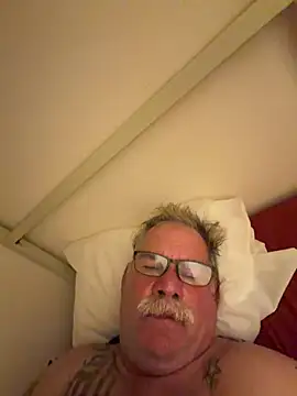 Caesar_Baxter webcam