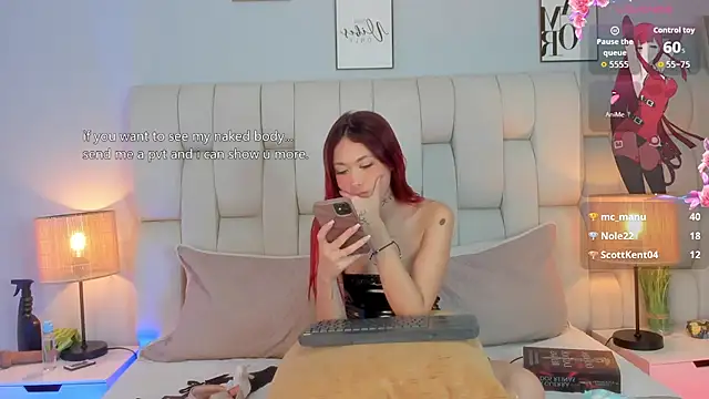 SkinnyFoxy webcam