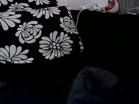 IncredibleGlaze78 live cam on StripChat