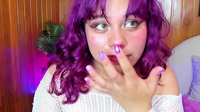Lucy_art live cam on StripChat