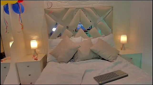 Lisa_Mona webcam
