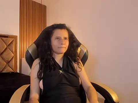 ValeriaHotVS live cam on StripChat