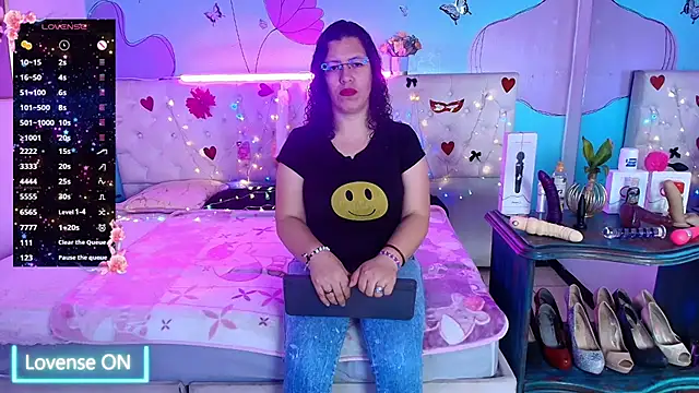 Zaly_mature live cam on StripChat
