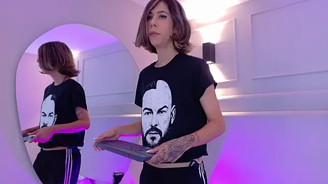 ZoeyPetit webcam
