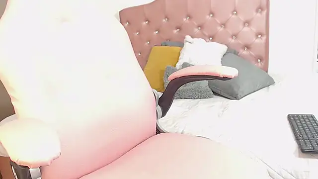 EbonyCoWorker webcam