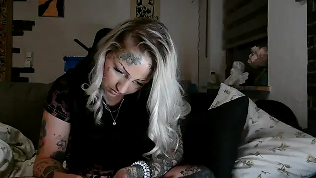 RoxxyInk webcam