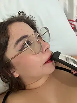 AliciaWhite_nt webcam