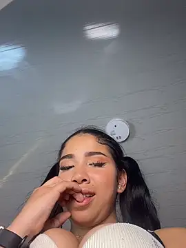 Taliaaa_Paris webcam