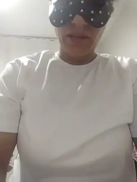 Nergiz2135 webcam