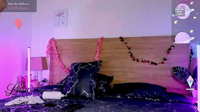 LaraRous webcam