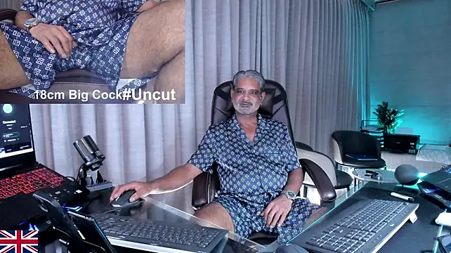 OnlineBossUK webcam