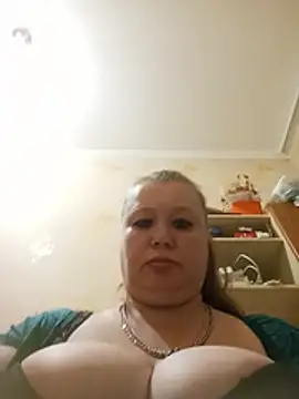 KiraStanton webcam