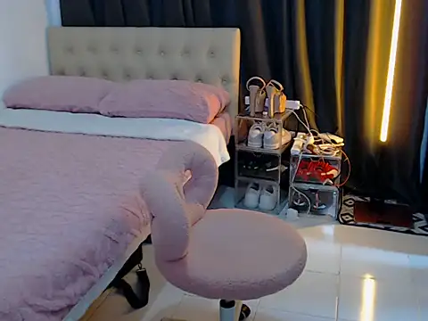 Alexandra_Kenn webcam