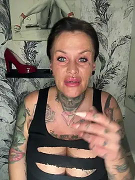 InkedMissLaBaehm webcam