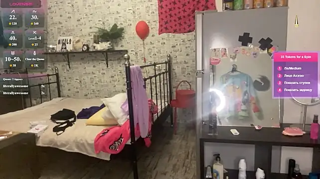 RedKittySquirrel webcam