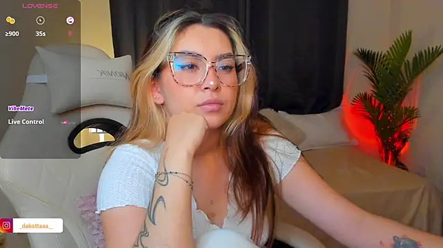 dakottaa_ webcam