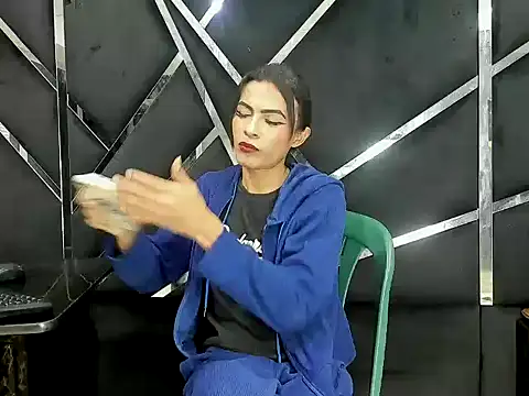Aisha_hotts777 webcam