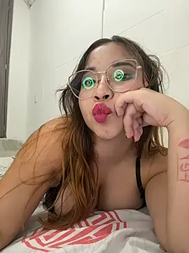AliciaWhite_nt webcam