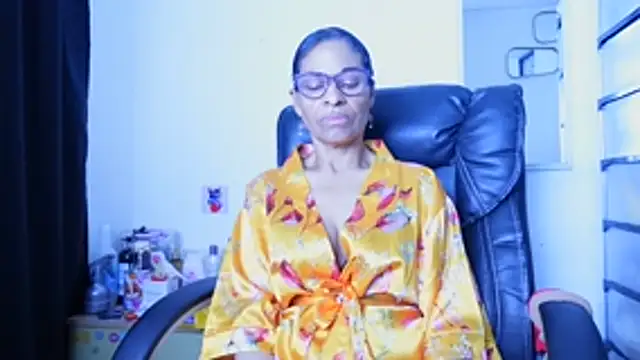 Aries_Mature webcam
