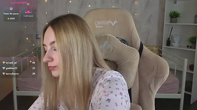 Shy_Polly webcam