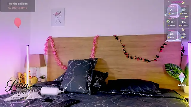 LaraRous webcam