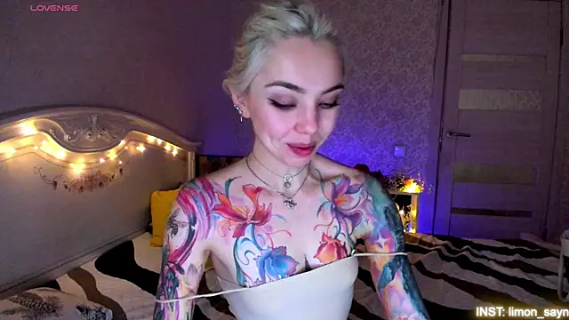 LillyMoure_ webcam