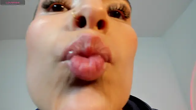 Adhhaaraaa_ webcam