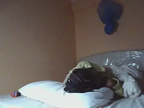 pinky-lips webcam