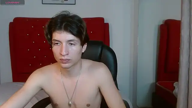 Marcoviolet live cam on StripChat