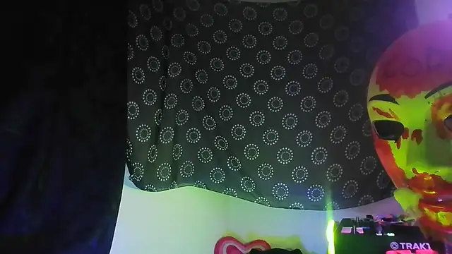 Guyst049 webcam