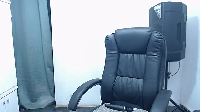 LAURA_CRAIZY webcam