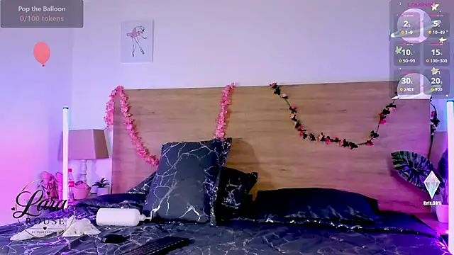 LaraRous webcam