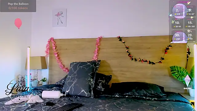 LaraRous webcam
