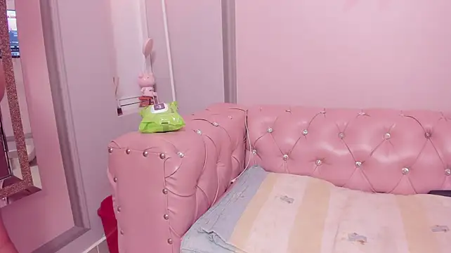 Miabloom19_ webcam