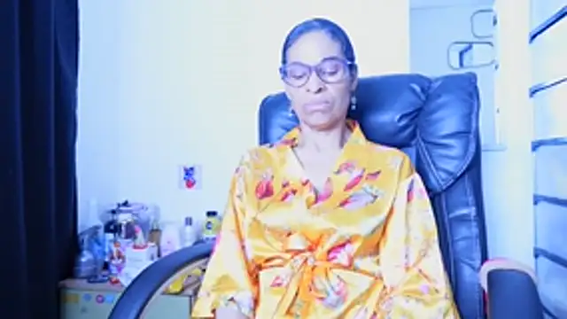 Aries_Mature webcam