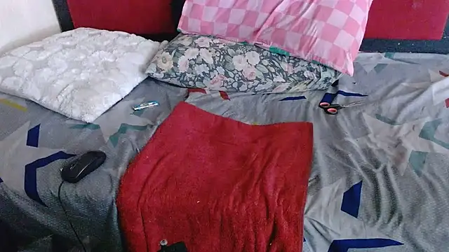 MaximTease24 webcam