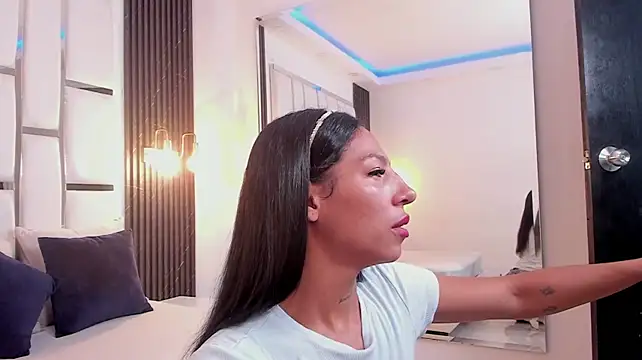 Maia_Clark520 webcam