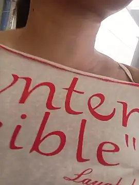Linda-yiyi live cam on StripChat